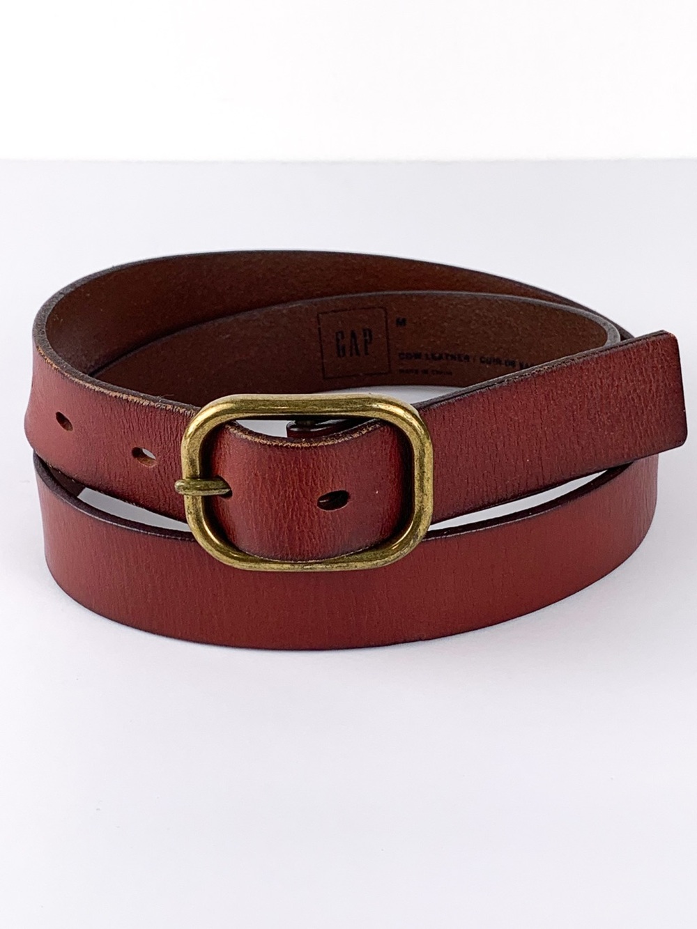 Gap leather belt in cognac red-brown color with brass tone buckle, medium